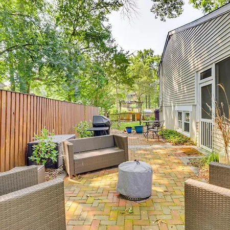 Pet-Friendly Annapolis Home Walk To Beach!
